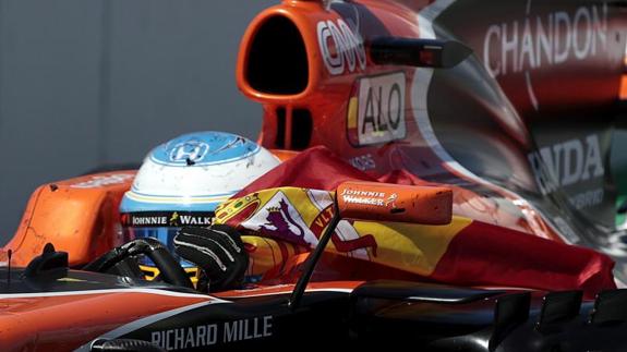 El piloto español de McLaren Fernando Alonso tras finalizar en la duodécima posición