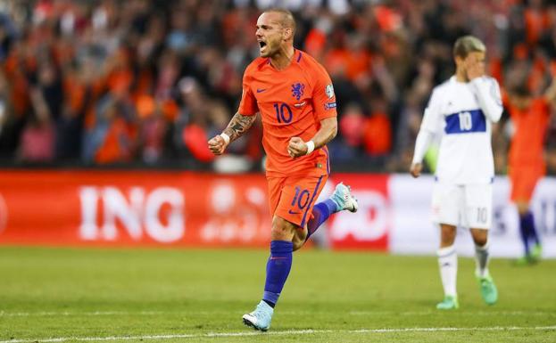 Sneijder celebra su gol a Luxemburgo. 