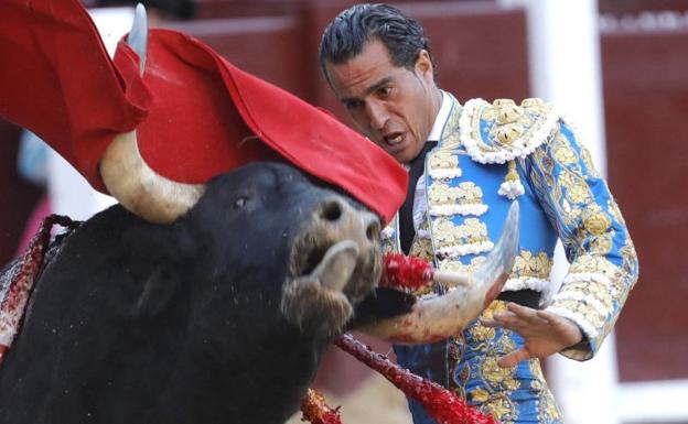 Iván Fandiño, durante su faena en San Isidro.