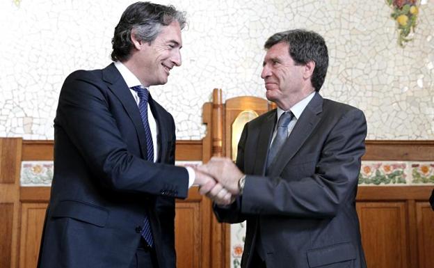 Íñigo de la Serna y el presidente de la Autoridad Portuaria de València, Aurelio Martínez.