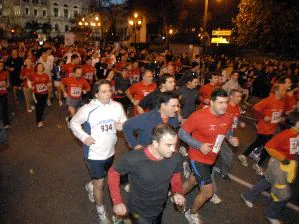 OTRA IMAGEN. La San Silvestre ovetense apostó por la popularidad en detrimento del espectáculo deportivo. / JESÚS DÍAZ