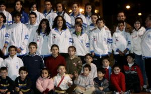 FORMANDO.  Deportistas de la Atlética en la presentación. / R. G.