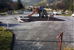 PARCELA. Aspecto actual del parque Fernández Villa, en la zona de La Riquela, en Turón. / J. M. PARDO