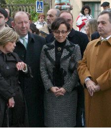 AUTORIDADES. Belén Fernández, junto al regidor Ángel Riego, durante los actos religiosos. / G.-P.