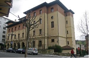 LA MALATERÍA. El actual edificio, en la calle Gil Blas, fue construido en 1929 para refugio de ancianos y enfermos desamparados. / MARIO ROJAS