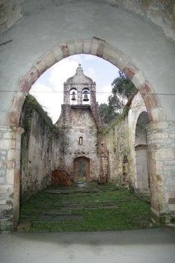 El templo fue incendiado en la Guerra Civil. / N. A.  Las pinturas podrían ser del XVI o XVII. / N. A.