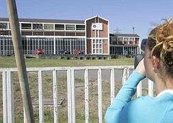 Una cámara registra imágenes de la subestación de Pumarín, donde se originó la avería. ::                             JOSÉ SIMAL