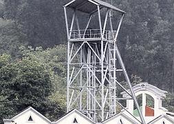 Al fondo , el pozo Sorriego.  ::                             JUAN CARLOS ROMÁN