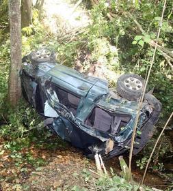 Fallece un hombre de 50 años tras volcar con su coche y caer cien metros en Ribadesella