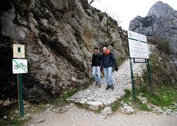 «Está bien que arreglen el camino a Posada pero la senda del Cares es de Poncebos a Caín»