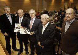 La revista 'El Baluarte' aborda el arte y la historia de Cudillero