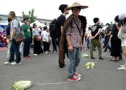 Las fotos paseando verduras en China causan furor