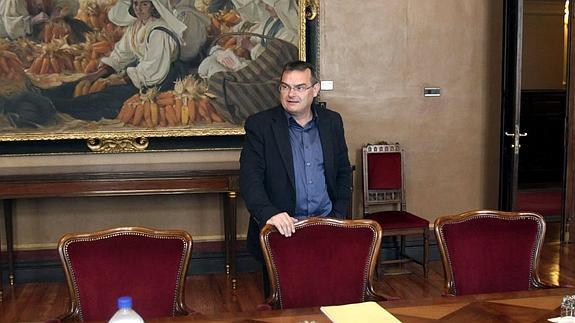 Ángel González descarta dimitir como diputado regional