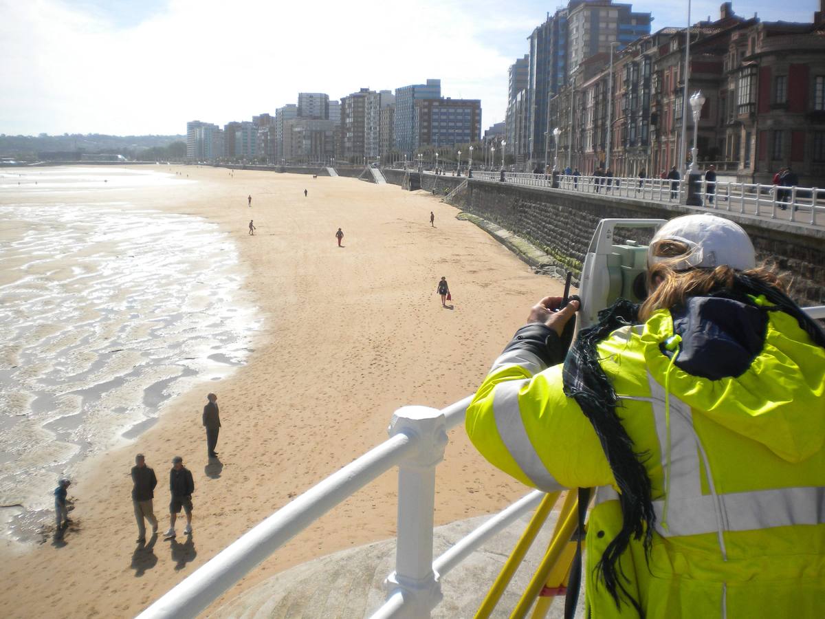 Última medición de la arena de la playa de San Lorenzo, realizada el pasado jueves, 15 de mayo, por encargo de Costas.