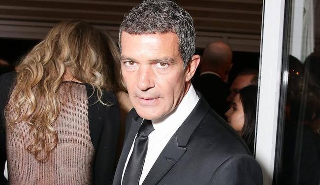 Antonio Banderas, con cara de pocos amigos, tras ser pillado con una mujer en Cannes