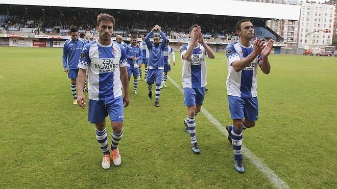 Los jugadores avilesios, al final del encuentro.