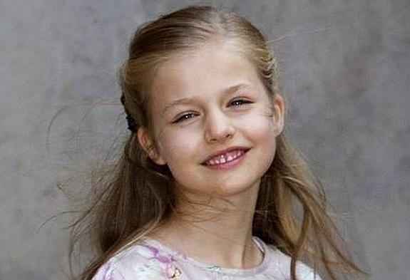 1980. El Príncipe preside con el Rey la constitución de la Fundación que ha llevado su título 34 años. A su derecha, Graciano García, alma de la institución y su director entonces. En los extremos, a la izquierda, Román Suárez Blanco y a la derecha, Teodoro López Cuesta. 