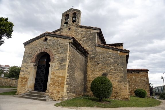 El monumento prerrománico San Julián de Los Prados tiene instalados sensores tanto en su interior como su exterior desde el pasado mes de diciembre. 