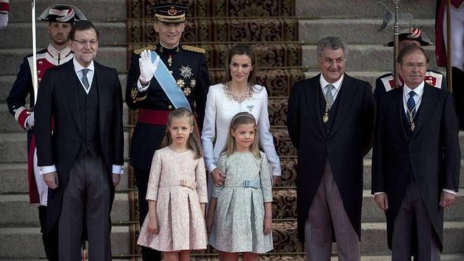 Dos modistas asturianas visten a Leonor y Sofía en la proclamación de Felipe VI