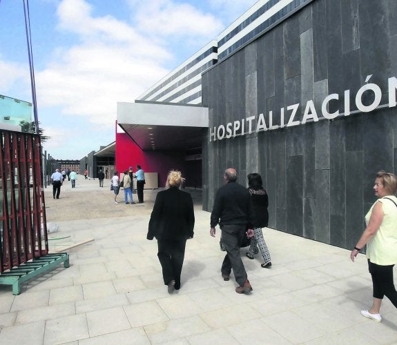 Edificio de hospitalización del nuevo HUCA, en terrenos de La Cadellada. 