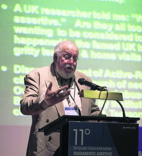 El profesor Alan Rosen durante su intervención. 