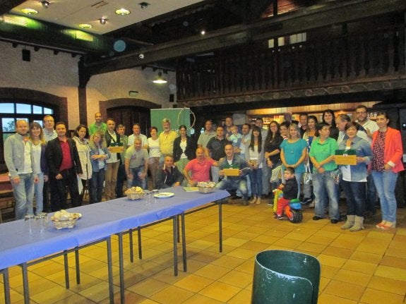 Asistentes a la I Masterclass de Sidra 'Gijón de Sidra' que tuvo lugar en el Llagar de La Morena, en Viella (Siero), organizado por Fenicia.