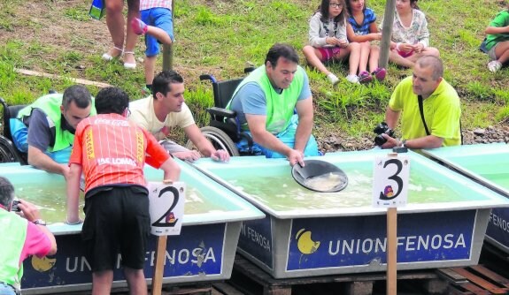 Miembros de la Asociación Discapacitados Asturias Solidaridad (ADAS), durante la competición. 