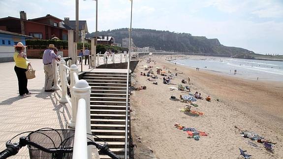 Medio Ambiente descarta un vertido industrial en las playas de Castrillón