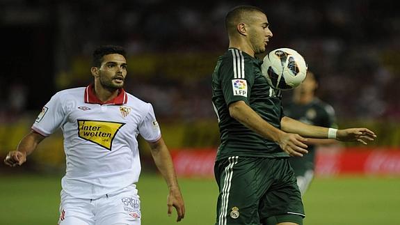 Botía en un partido con el Sevilla contra el Real Madrid. 