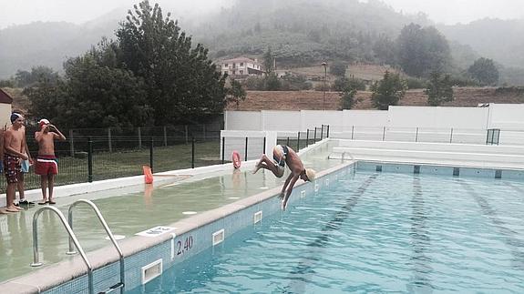 La piscina de Riaño, abierta