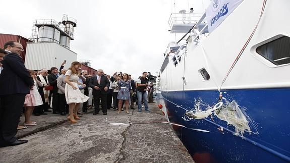 Acto de botadura del barco. 