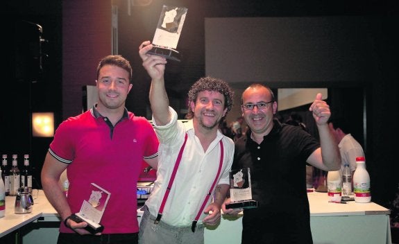 Miguel Pérez, Adrián Fernández y Julio Moreno, los tres primeros clasificados del concurso de baristas. 