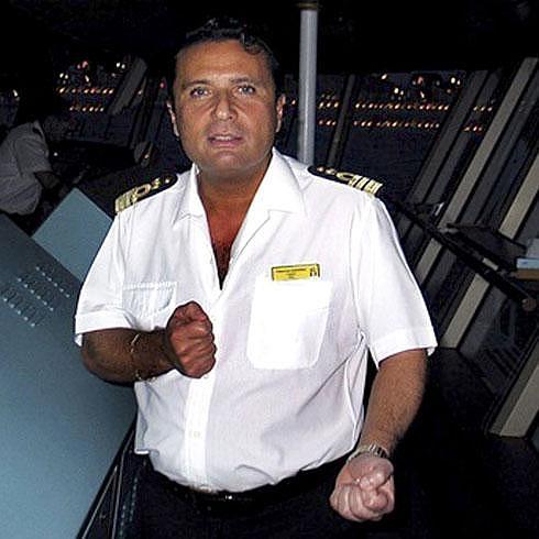 El capitán del 'Costa Concordia' imparte una clase magistral sobre 'Gestión del pánico'