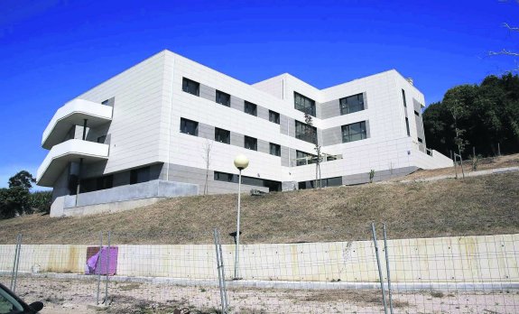 La residencia de mayores de Lastres, ayer, donde solo faltan pequeñas obras por ejecutar. 