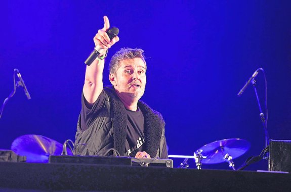 El dj Fernandisco fue el encargado de abrir la gala.