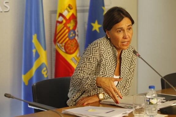 La consejera de Hacienda, Dolores Carcedo, ayer, en su comparecencia posterior a la reunión semanal del Consejo de Gobierno, la primera tras las vacaciones estivales. 