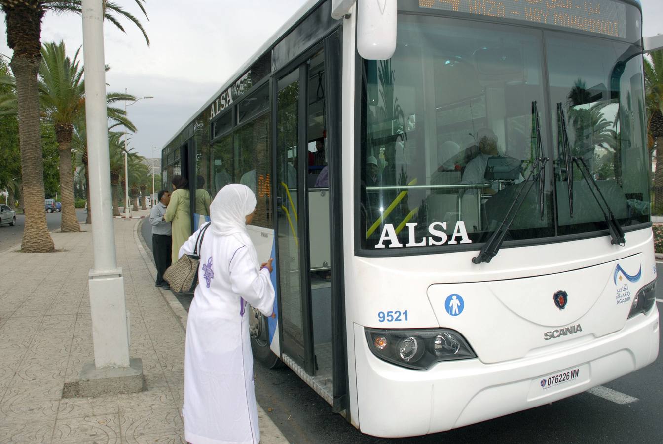 Imagen del día de la inauguración de servicio de transporte urbano de Alsa en Agadir, Marruecos.