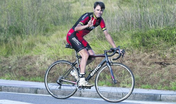Samuel Sánchez se entrenó ayer en Oviedo tras llegar anteanoche de la Vuelta a España. 