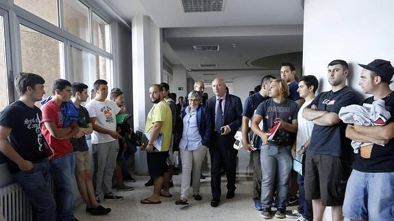 La consejera de Educación en el arranque de curso en el CIFP del Mar. 