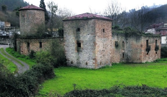 El palacio y la torre de Muñiz, en Olloniego. 