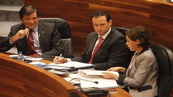 El PSOE propone un pacto entre todos los partidos para destituir a cargos públicos procesados