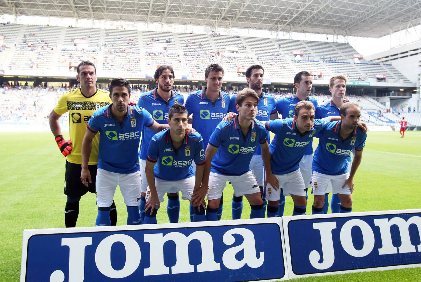 La plantilla del Oviedo, antes de un partido.