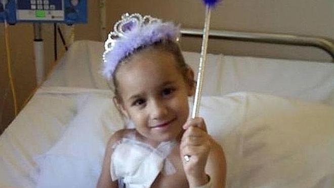 Jaqueline, una niña de cinco años, necesita urgentemente encontrar a un donante para un trasplante de médula