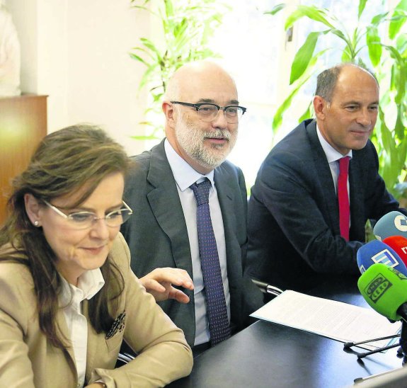 Esther Alonso, Andrés Barceló y Juan José Fernández Díaz. 