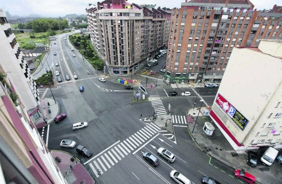 La glorieta regulará el tráfico en una plaza en la que se cruzan la avenida Cervantes, Llano Ponte, La Vidriera, El Muelle y Marqués de Suanzes. 