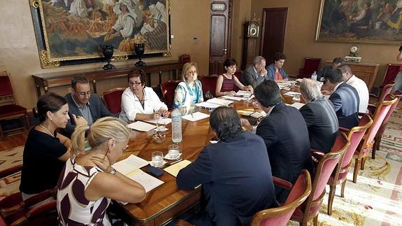 Foro y PP se suman al acuerdo del resto de grupos en la comisión del 'caso Villa'