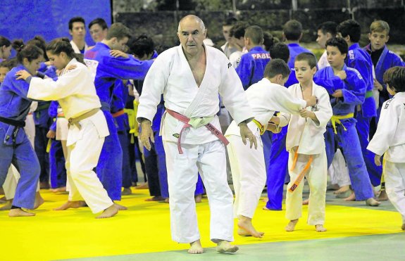 El veterano judoka francés Ramon Egea, en el curso magistral de ayer en el Quirinal. 