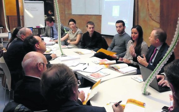 Asistentes a la reunión de ayer, en Oviedo. 