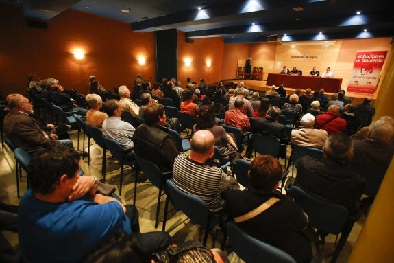 Asamblea vecinal celebrada en La Feguera. 
