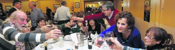 Brindis en la cena de la FAV para conmemorar sus 25 años de andadura. 